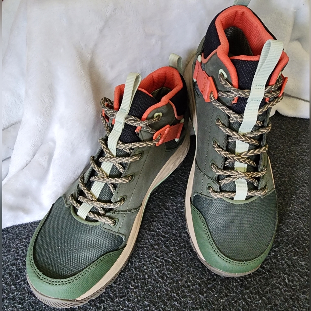 New Teva Grandview Gore Hiking Boots Size 8